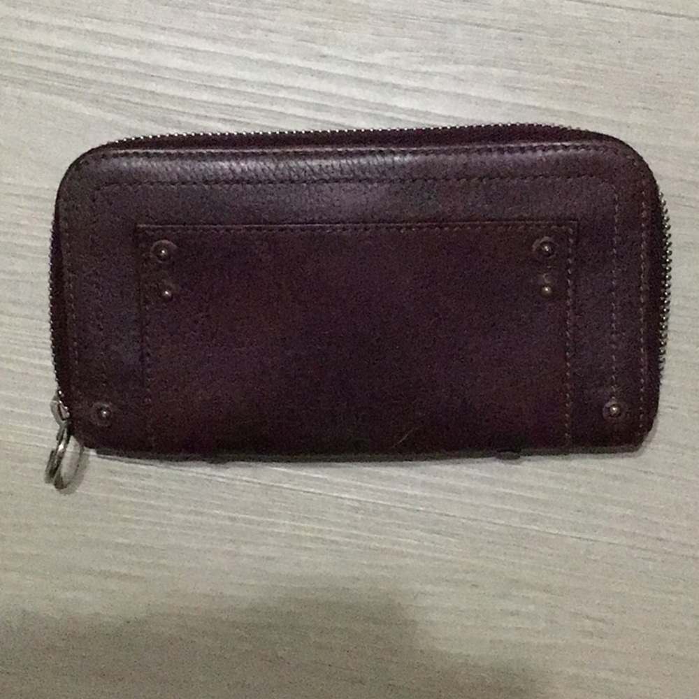 Chloe Paddington Brown Leather Zip Wallet with Gold Padlock Accent - Picture 2 of 5